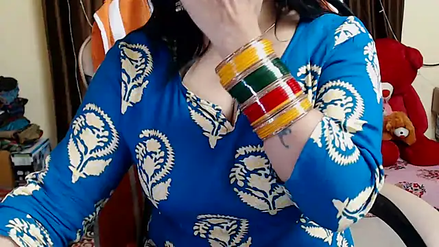 Snapshot of Naughty_Kashish chatting on December 24, 12:55 pm Naughty Kashish online show from December 24, 12:55 pm