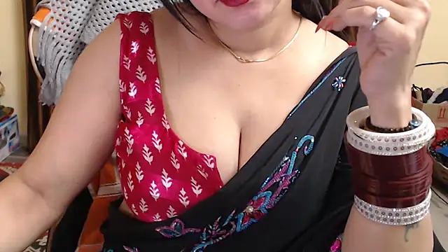 Snapshot of Naughty_Kashish chatting on February 10, 12:39 pm Naughty Kashish online show from February 10, 12:39 pm