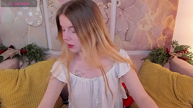 Snapshot of ohmyJuliet chatting on December 21, 11:45 pm ohmyJuliet online show from December 21, 11:45 pm