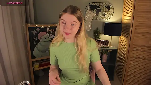 Snapshot of ohmyJuliet chatting on December 25, 2:25 am ohmyJuliet online show from December 25, 2:25 am
