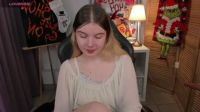 Snapshot of ohmyJuliet chatting on January 4, 2:14 am ohmyJuliet online show from January 4, 2:14 am