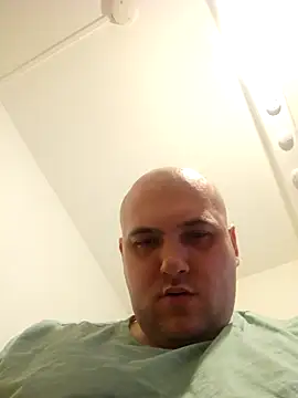 Snapshot of mario890605 chatting on February 6, 10:46 pm mario890605 online show from February 6, 10:46 pm