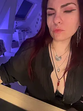 LunaMoongirl online show from March 1, 3:41 am