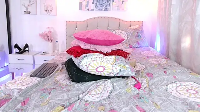 Dulce Morrys online show from March 4, 9:00 pm