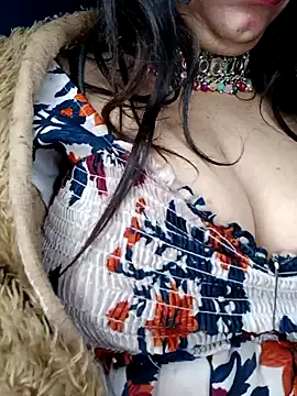 Snapshot of SIDDHAA--897 chatting on January 7, 2:53 am SIDDHAA--897 online show from January 7, 2:53 am