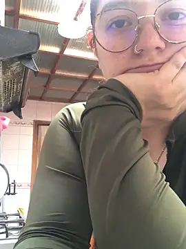 kayortiiz online show from March 15, 6:21 pm