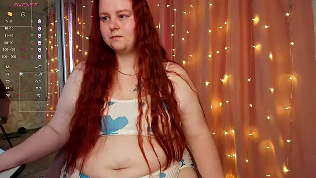 Snapshot of Mia_Bows chatting on May 23, 12:27 am Mia Bows online show from May 23, 12:27 am