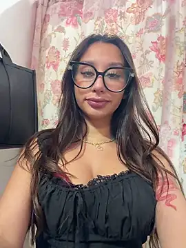 Snapshot of Tiny_lilith chatting on June 3, 6:46 pm Tiny lilith online show from June 3, 6:46 pm