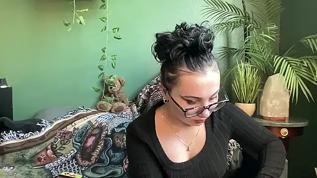 Snapshot of sweetandwet_daddy chatting on October 4, 3:32 pm sweetandwet daddy online show from October 4, 3:32 pm