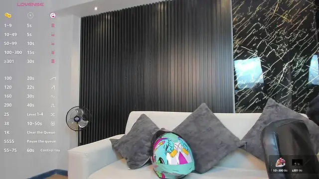 kimbrownn online show from February 4, 12:33 pm