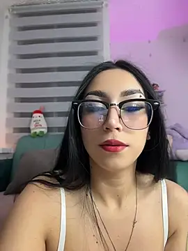 Snapshot of sophie_cute66 chatting on August 2, 6:23 am sophie cute66 online show from August 2, 6:23 am