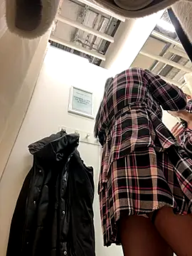 CrazzyChicks online show from November 8, 6:13 am