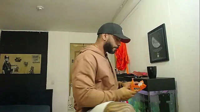 romeolovedark online show from January 29, 6:54 am