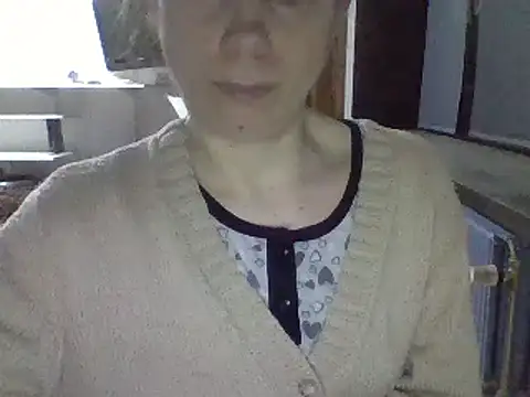 Snapshot of Moi_Lina chatting on February 5, 9:29 pm Moi Lina online show from February 5, 9:29 pm