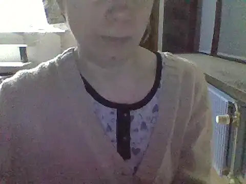 Snapshot of Moi_Lina chatting on February 6, 12:33 am Moi Lina online show from February 6, 12:33 am