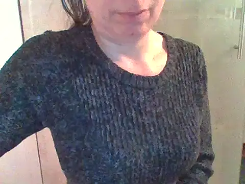 Snapshot of Moi_Lina chatting on October 26, 10:58 pm Moi Lina online show from October 26, 10:58 pm