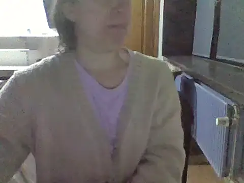 Snapshot of Moi_Lina chatting on November 10, 12:20 am Moi Lina online show from November 10, 12:20 am