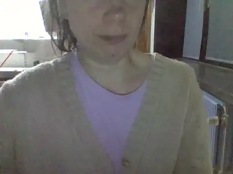 Snapshot of Moi_Lina chatting on November 15, 1:25 am Moi Lina online show from November 15, 1:25 am