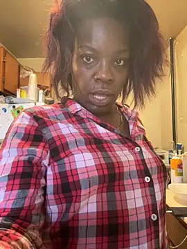 Snapshot of ChocolateBuns101 chatting on November 16, 2:33 pm ChocolateBuns101 online show from November 16, 2:33 pm