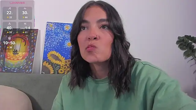 TIFFANYRUSSO online show from April 10, 5:45 am