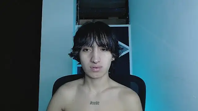 littlextreme online show from April 18, 3:21 am