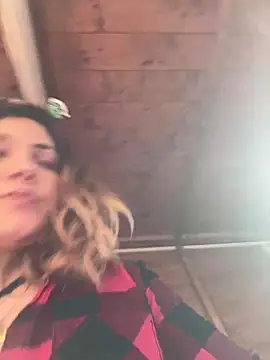 DaisyVibesss online show from December 23, 2:07 pm