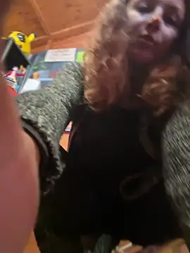 Snapshot of DaisyVibesss chatting on December 19, 12:45 pm DaisyVibesss online show from December 19, 12:45 pm