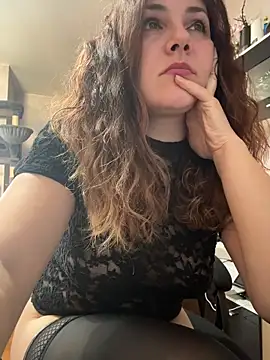 Snapshot of DaisyVibesss chatting on February 25, 8:24 am DaisyVibesss online show from February 25, 8:24 am