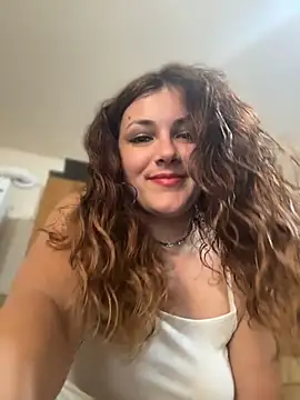 DaisyVibesss online show from July 19, 1:04 pm