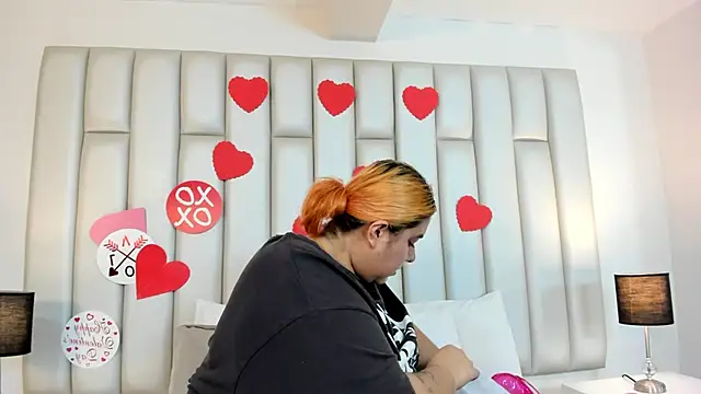 Snapshot of aandreaperez chatting on February 13, 11:50 am aandreaperez online show from February 13, 11:50 am
