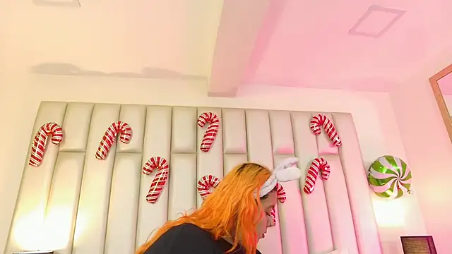 aandreaperez online show from December 22, 11:51 am