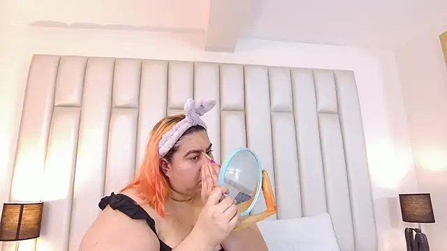 aandreaperez online show from January 6, 11:36 am