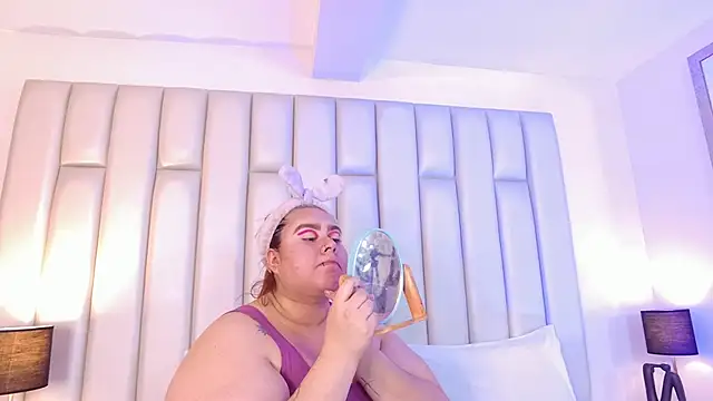 aandreaperez online show from January 17, 11:48 am