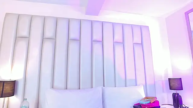 aandreaperez online show from March 6, 11:50 am