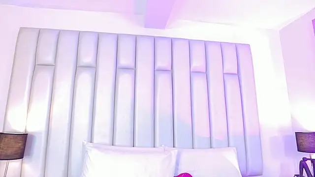 aandreaperez online show from April 14, 11:38 am