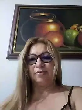 Snapshot of gisela27 chatting on February 10, 2:30 am gisela27 online show from February 10, 2:30 am