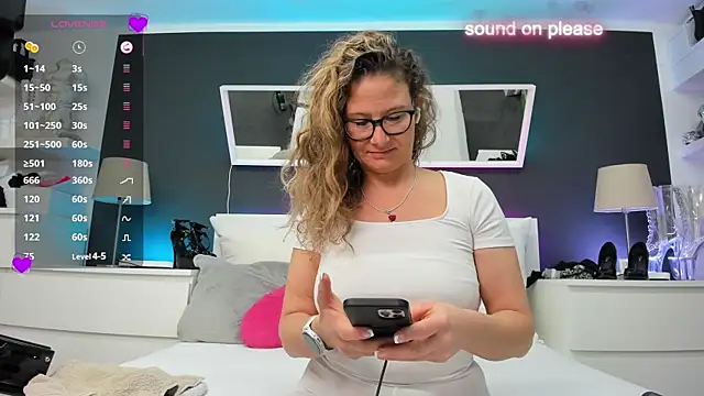 Snapshot of izzy-mendosa chatting on January 28, 11:17 am izzy-mendosa online show from January 28, 11:17 am