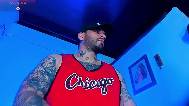 Snapshot of CamiloGray_ chatting on January 15, 9:41 pm CamiloGray online show from January 15, 9:41 pm
