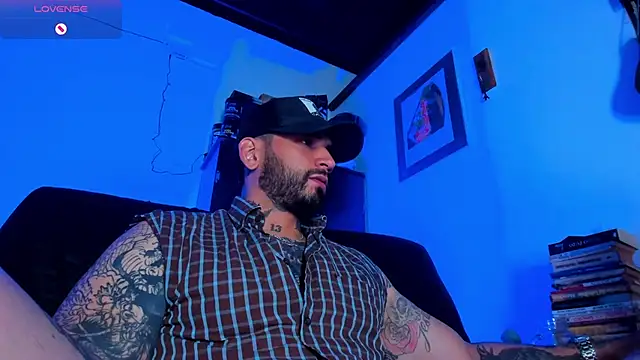 Snapshot of CamiloGray_ chatting on January 24, 6:46 pm CamiloGray online show from January 24, 6:46 pm