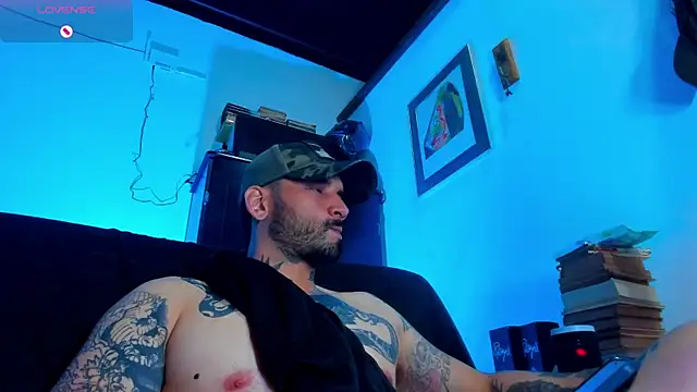 Snapshot of CamiloGray_ chatting on February 14, 3:47 pm CamiloGray online show from February 14, 3:47 pm