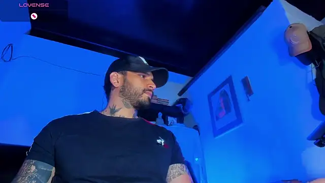 Snapshot of CamiloGray_ chatting on March 3, 1:31 pm CamiloGray online show from March 3, 1:31 pm