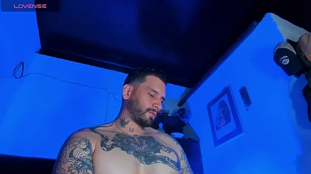 Snapshot of CamiloGray_ chatting on March 12, 3:07 pm CamiloGray online show from March 12, 3:07 pm