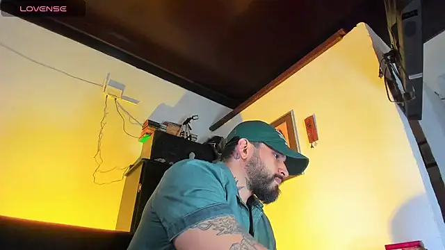Snapshot of CamiloGray_ chatting on September 11, 1:44 pm CamiloGray online show from September 11, 1:44 pm