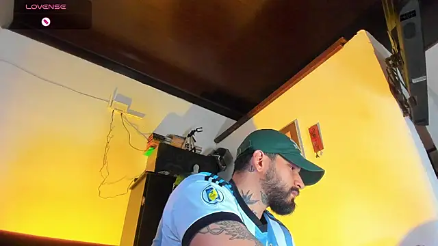 Snapshot of CamiloGray_ chatting on September 14, 2:38 pm CamiloGray online show from September 14, 2:38 pm