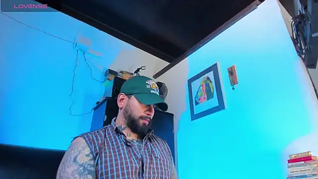 Snapshot of CamiloGray_ chatting on September 15, 3:23 pm CamiloGray online show from September 15, 3:23 pm