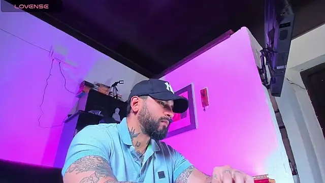 Snapshot of CamiloGray_ chatting on September 16, 1:45 pm CamiloGray online show from September 16, 1:45 pm