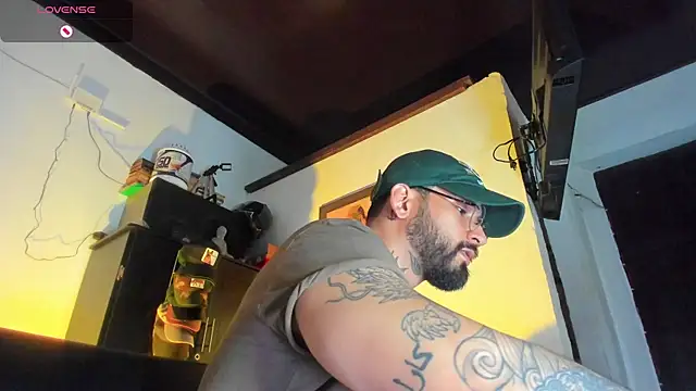 Snapshot of CamiloGray_ chatting on September 26, 2:10 pm CamiloGray online show from September 26, 2:10 pm