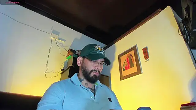 Snapshot of CamiloGray_ chatting on October 3, 2:03 pm CamiloGray online show from October 3, 2:03 pm