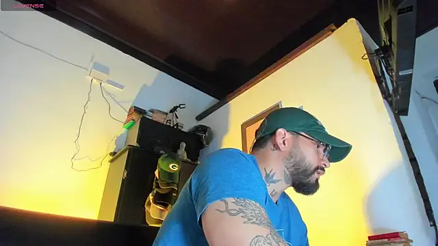 Snapshot of CamiloGray_ chatting on October 4, 1:20 pm CamiloGray online show from October 4, 1:20 pm