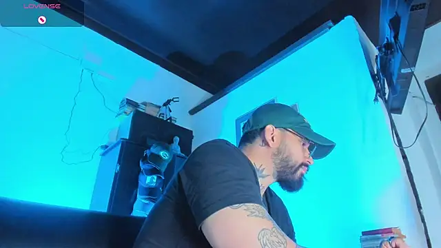 Snapshot of CamiloGray_ chatting on October 9, 1:42 pm CamiloGray online show from October 9, 1:42 pm